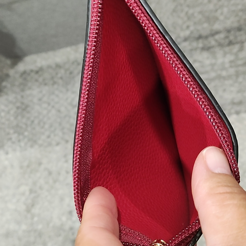 Red pouch - Picture 2 of 4